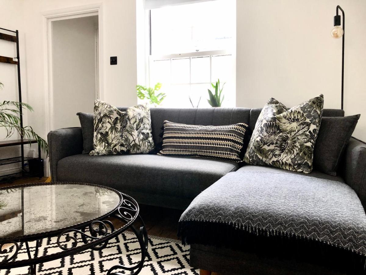 Ferienhaus Stunning 3 Bedroom & 2 Bathroom With Patio Hove