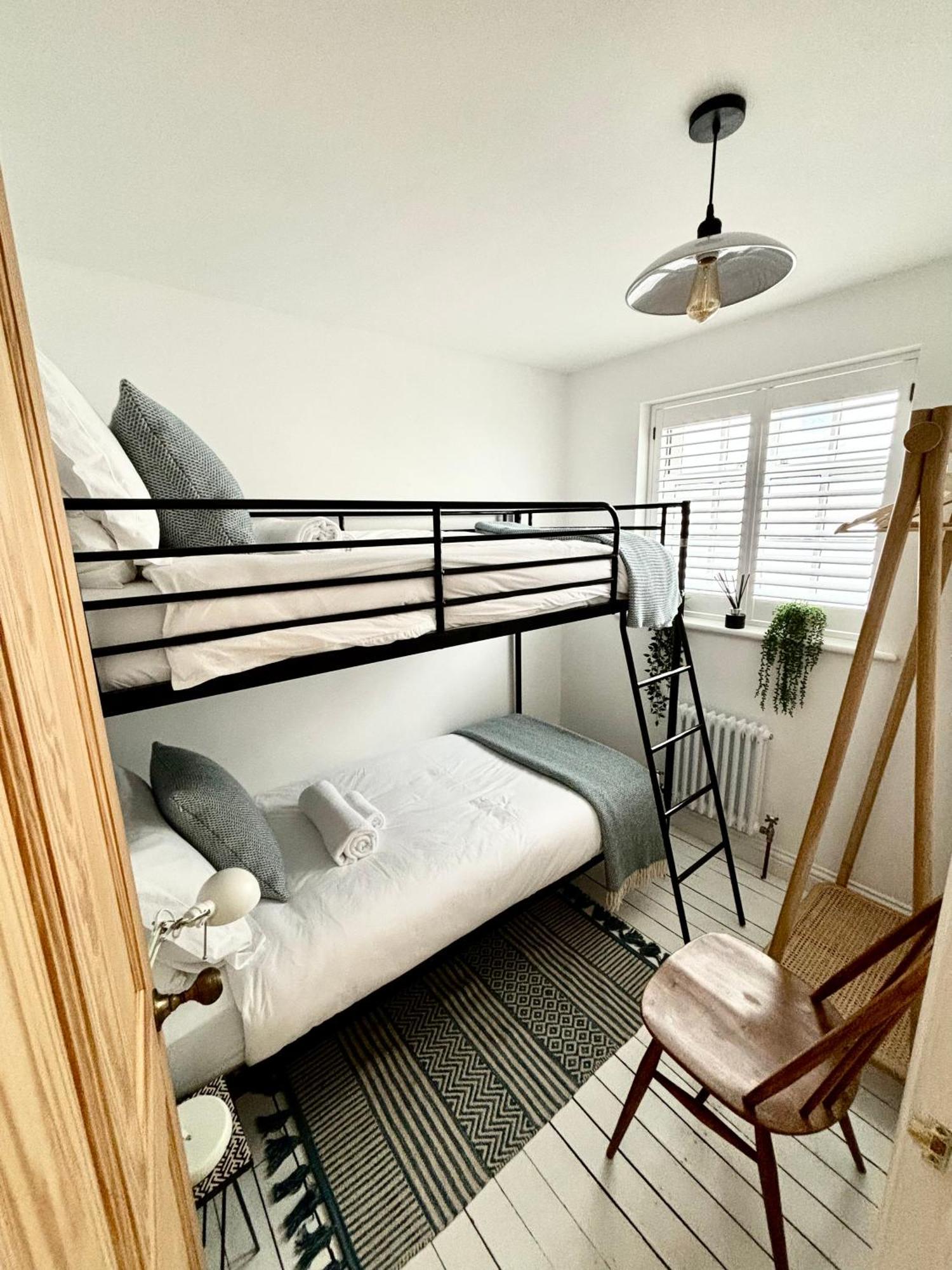 Stunning 3 Bedroom & 2 Bathroom With Patio Ferienhaus Hove
