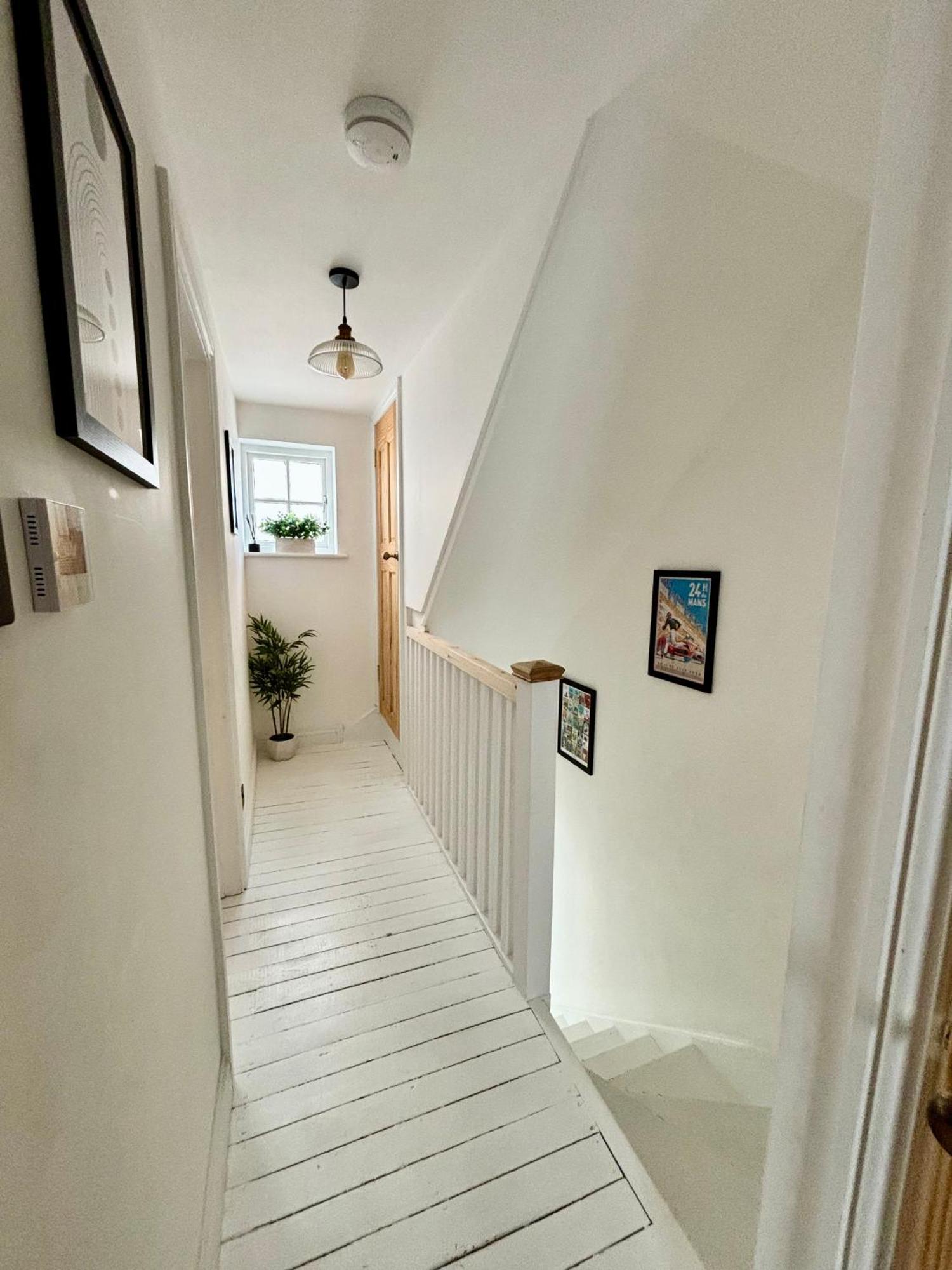 Stunning 3 Bedroom & 2 Bathroom With Patio Ferienhaus *