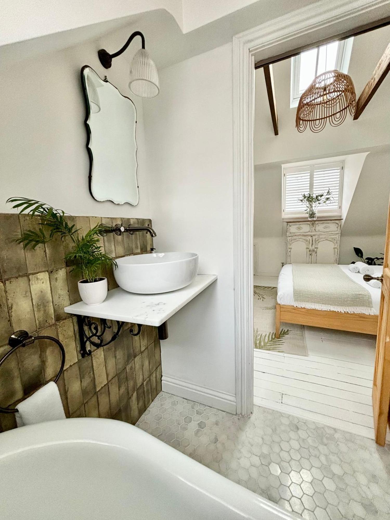Ferienhaus Stunning 3 Bedroom & 2 Bathroom With Patio