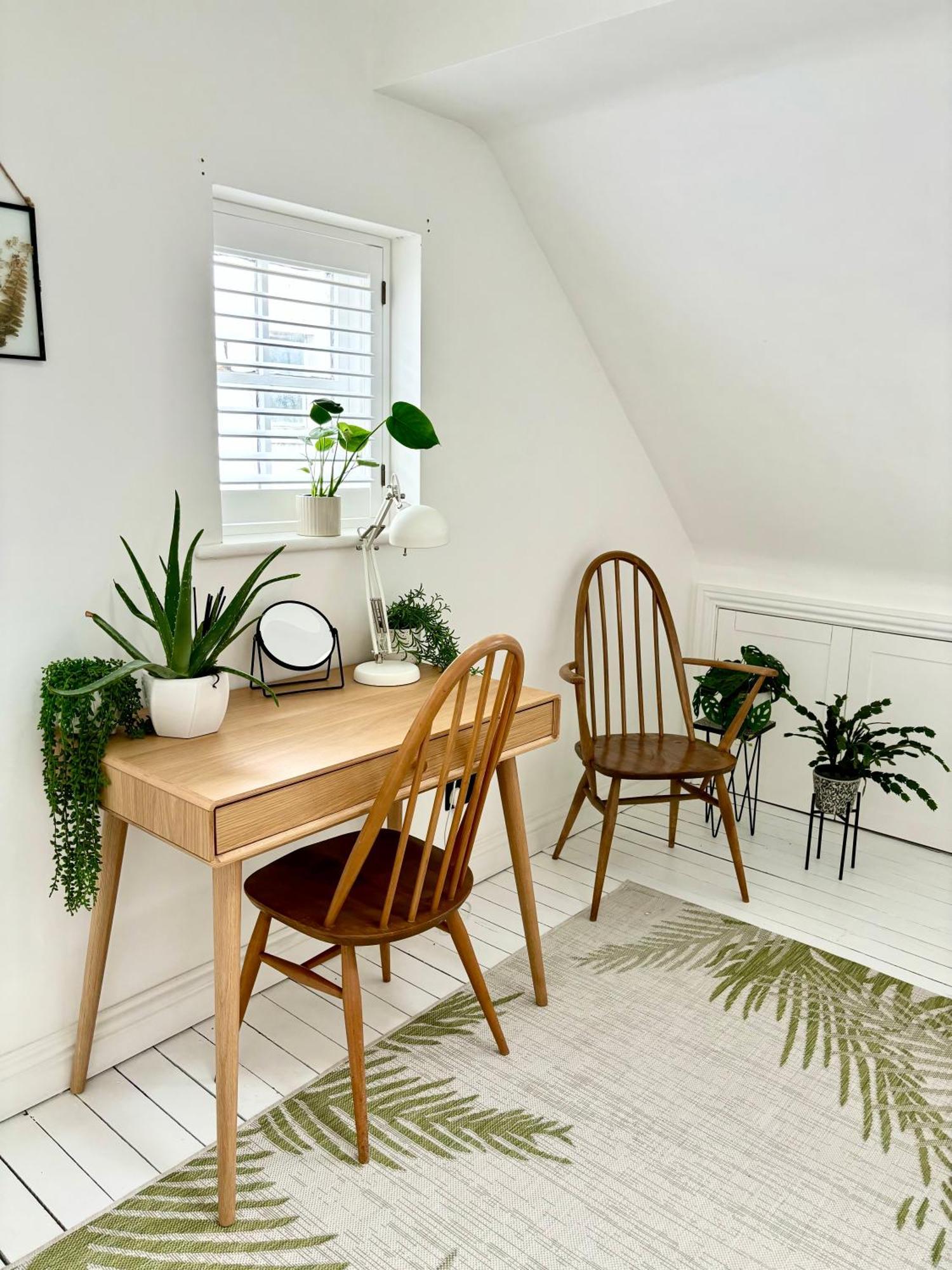 Stunning 3 Bedroom & 2 Bathroom With Patio Hove