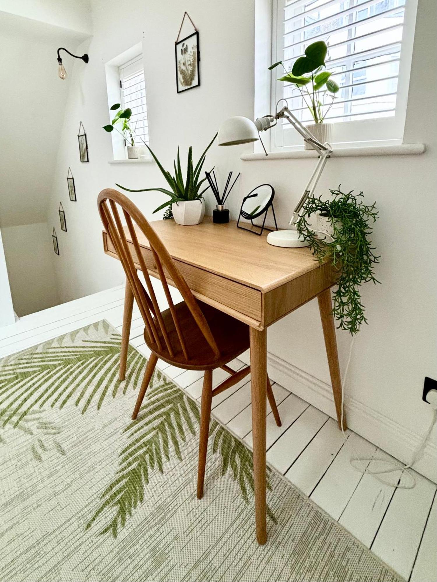 Stunning 3 Bedroom & 2 Bathroom With Patio Hove