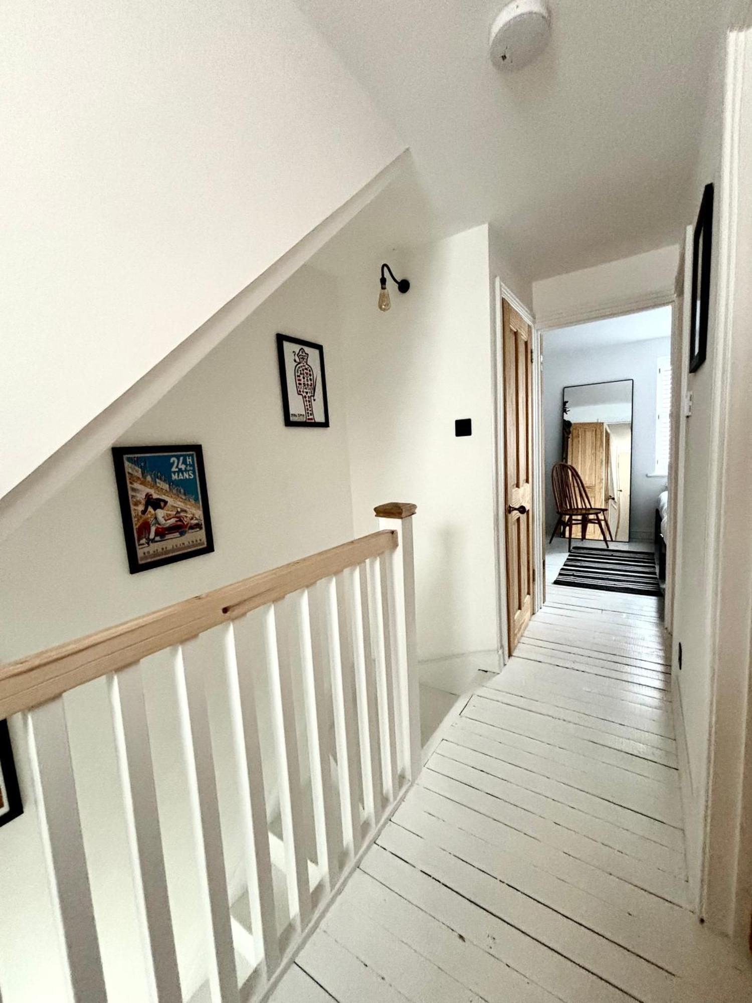 Ferienhaus Stunning 3 Bedroom & 2 Bathroom With Patio Hove