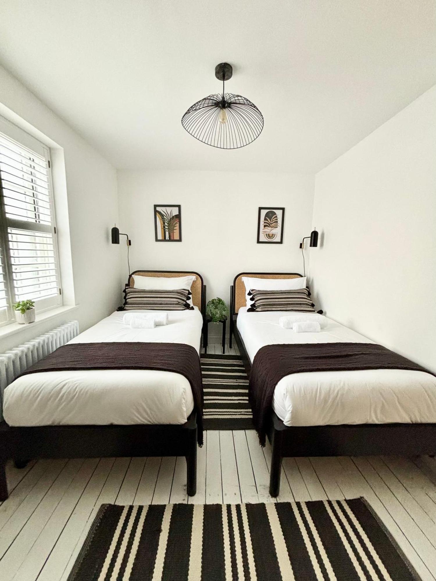 Stunning 3 Bedroom & 2 Bathroom With Patio Ferienhaus *