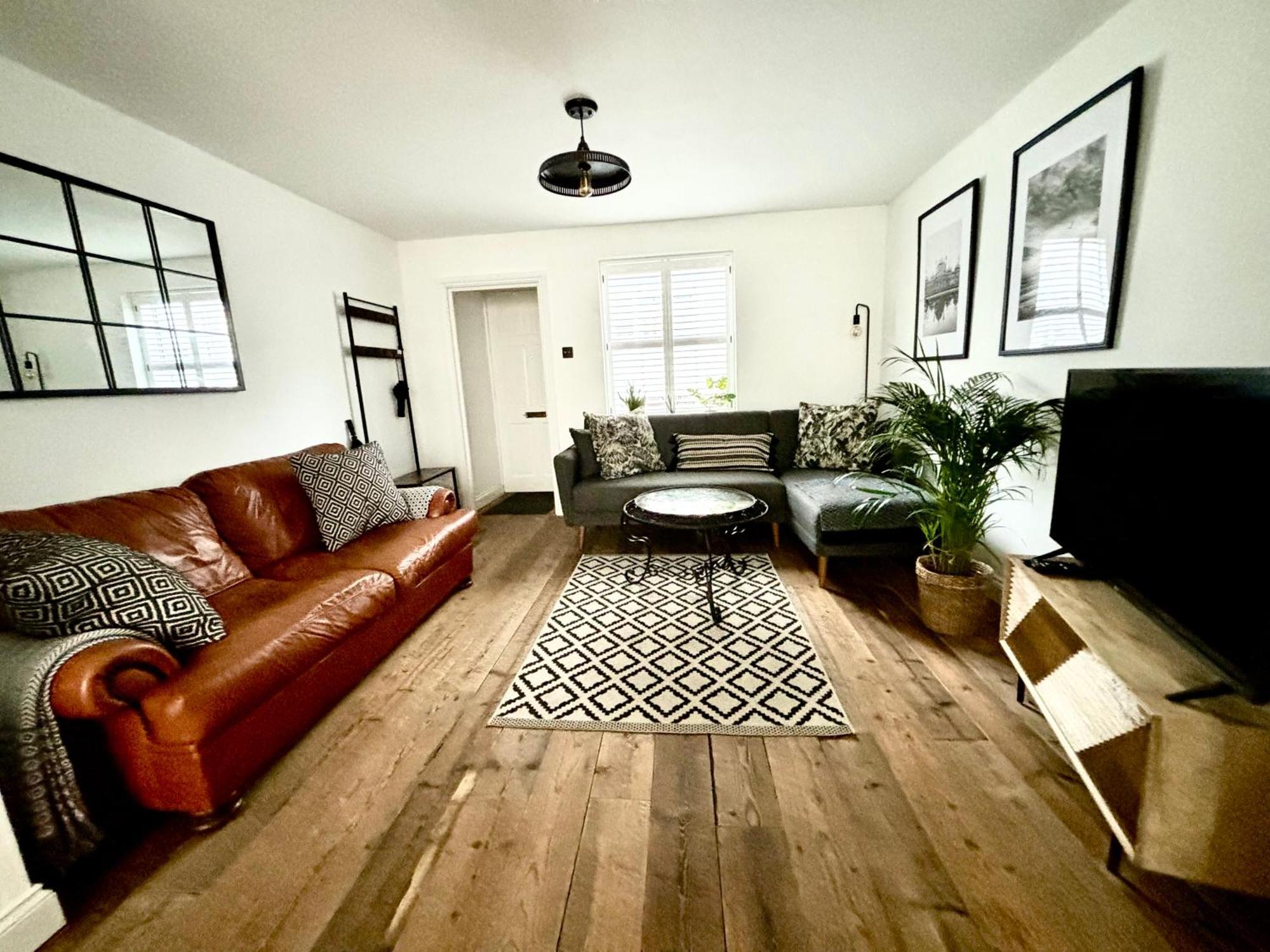 Stunning 3 Bedroom & 2 Bathroom With Patio Ferienhaus Hove