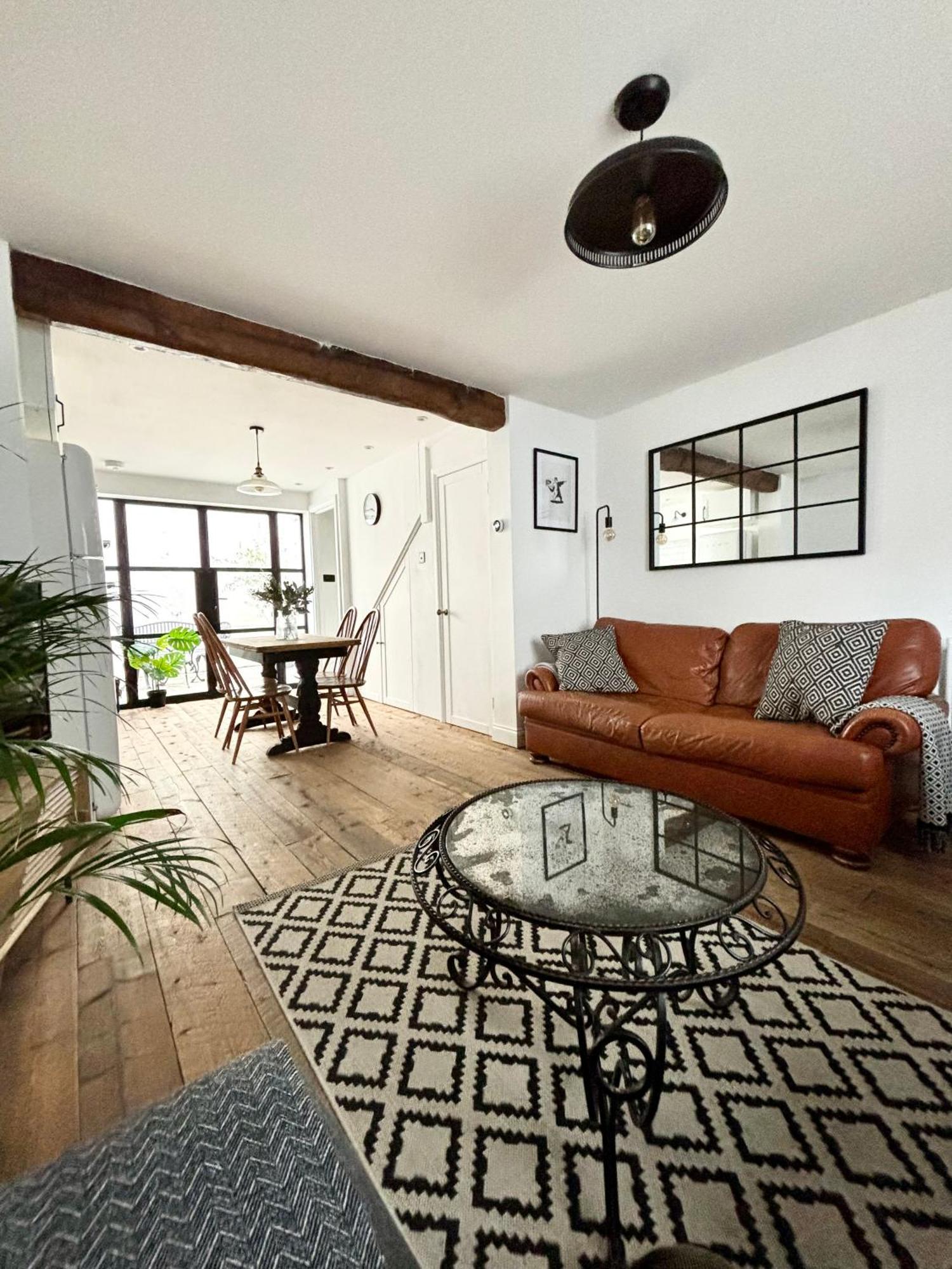 Ferienhaus Stunning 3 Bedroom & 2 Bathroom With Patio Hove